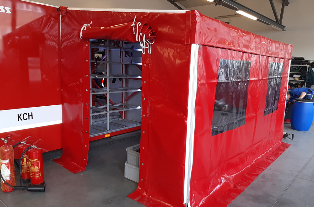 Výroba a instalace MPK stanů 5 x 10 / 2,5 m, dělících zástěn a zastřešení pro vytvoření zázemí hasičů a zdravotníků v první linii boje s koronavirem 