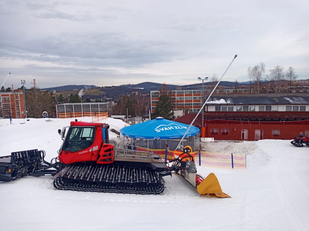 Instalace stanu Apres Ski o průměru 9,6 m ve Zlíně.